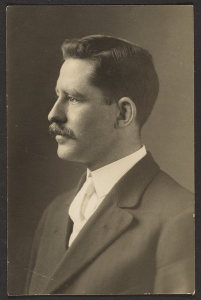 [Hombre con corbata blanca] de Louis Fleckenstein