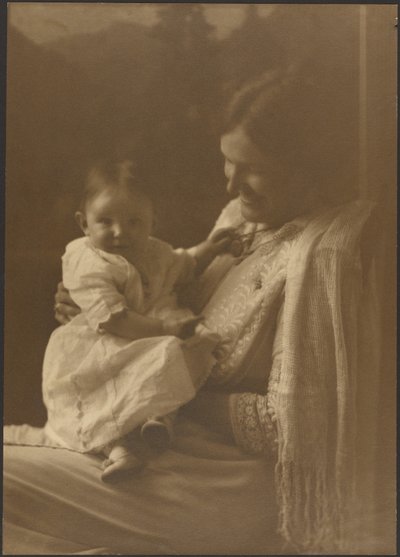 [Madre con chal y bebé] de Louis Fleckenstein