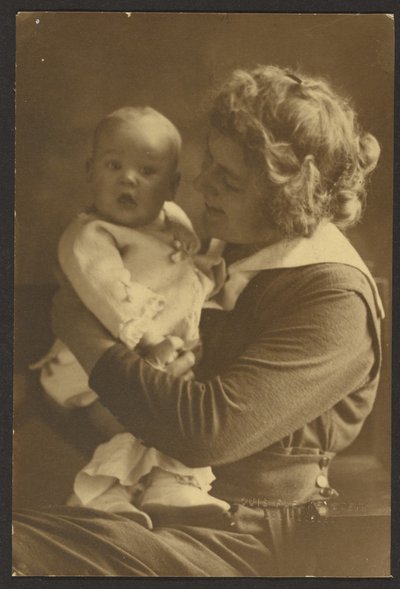Retrato de una madre sonriendo a su hijo de Louis Fleckenstein
