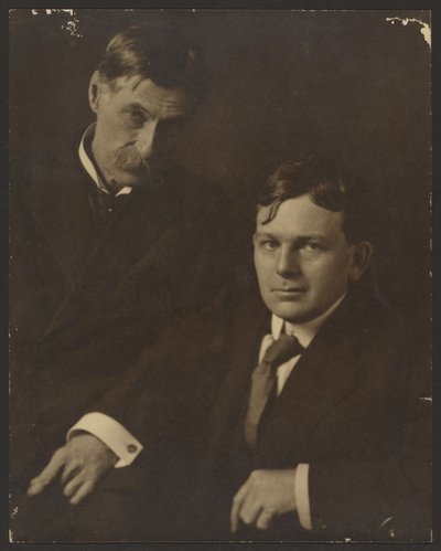 [Retrato de dos hombres con traje] de Louis Fleckenstein