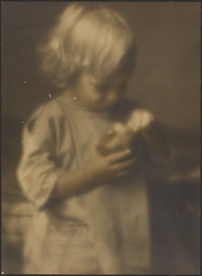 [Retrato de un niño con una manzana] de Louis Fleckenstein