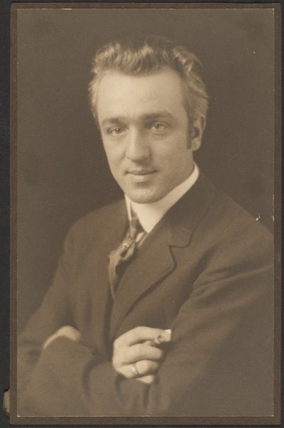[Retrato de un hombre con un puro en la mano] de Louis Fleckenstein