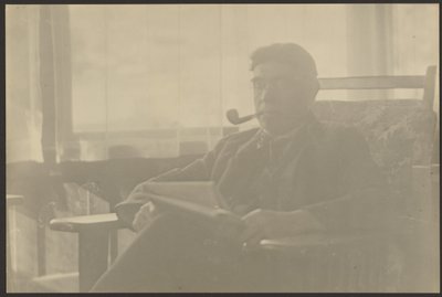 [Retrato de un hombre fumando en pipa] de Louis Fleckenstein