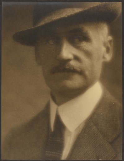 [Retrato de un hombre con sombrero de paja] de Louis Fleckenstein