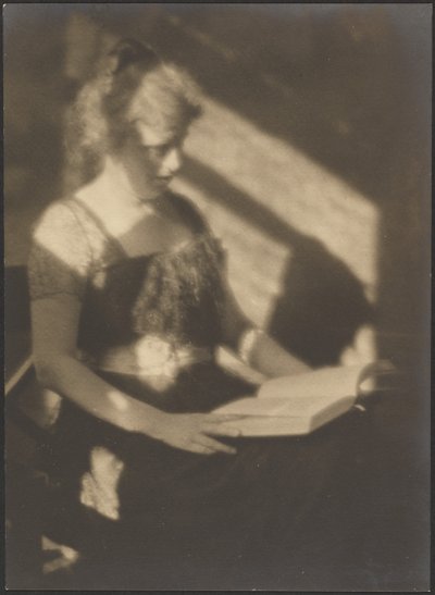 [Retrato de mujer con libro] de Louis Fleckenstein