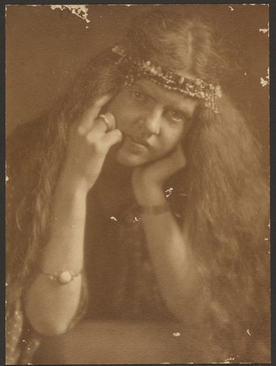 [Retrato de una mujer con diadema] de Louis Fleckenstein