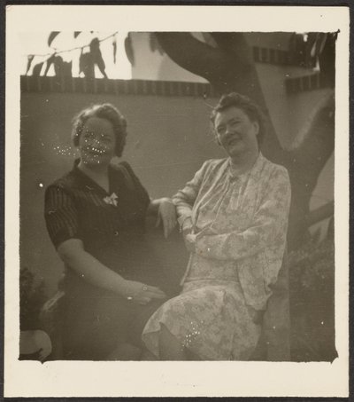 [Dos mujeres en el jardín] de Louis Fleckenstein