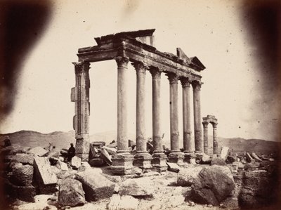 Mausoleo en el extremo occidental de la columnata, Palmira, 1864 (foto) de Louis Vignes