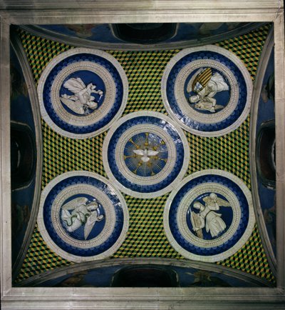 Vista del techo con medallones que representan al Espíritu Santo y las Cuatro Virtudes Cardinales, 1460s de Luca Della Robbia
