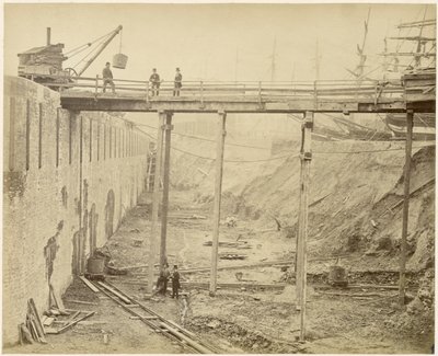 Construcción de la ampliación del Limehouse Basin, Londres, mayo 1869 de Lucas and Tuck