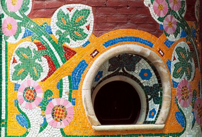 Vista exterior del Palacio de la Música Catalana en Barcelona, España. Taquilla decorada con mosaico por Lluis Domenech I Montaner (1850-1923) de Luis Domenech i Montaner
