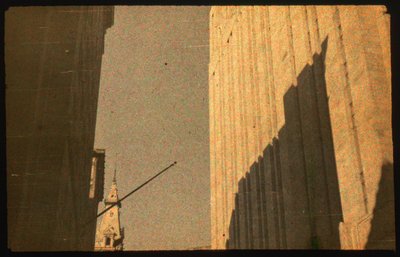 FotografÃa en color de edificios urbanos con Autochrome LumiÃ¨re y una cÃ¡mara de 35 mm... de Luis Marden