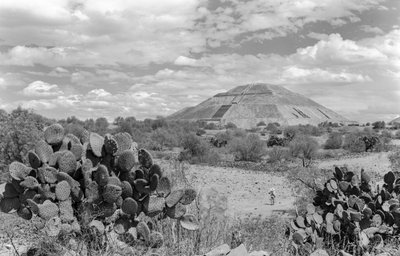 Pirámide monumental maya, península de Yucatán. 1936 de Luis Marden