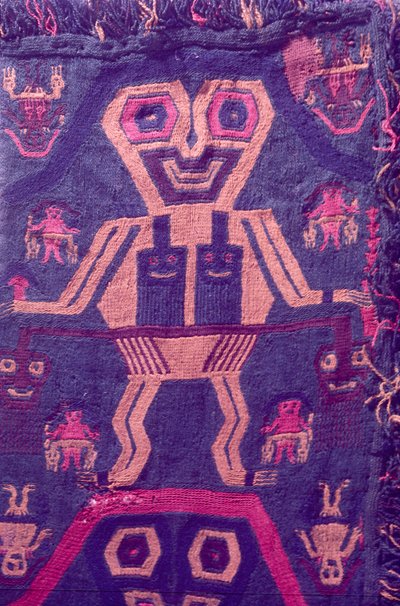 Textiles, Cultura Paracas, Perú, 2015 de Luis Rosendo.