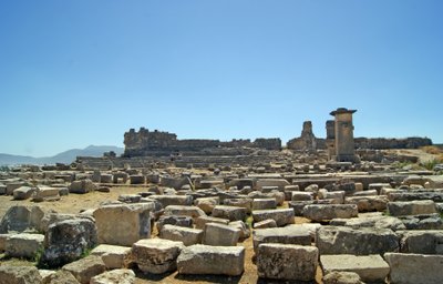 Vista de las excavaciones desde el Ágora, Xanthos, Turquía de Lycian