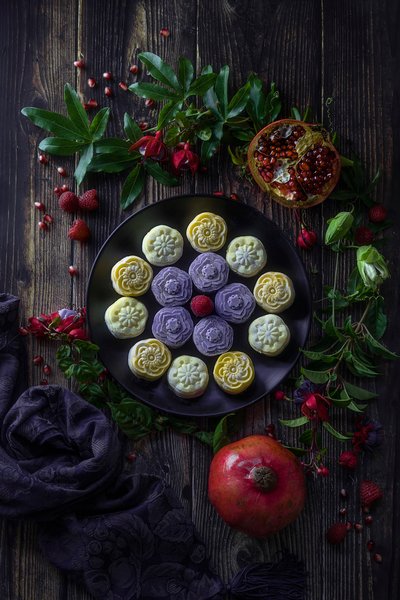 Pasteles de luna de otoño con granadas de Lydia Jacobs