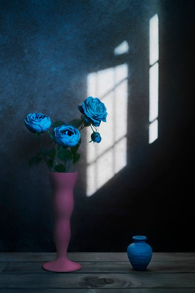 Lámpara de ventana «Rosas azules» de Lydia Jacobs
