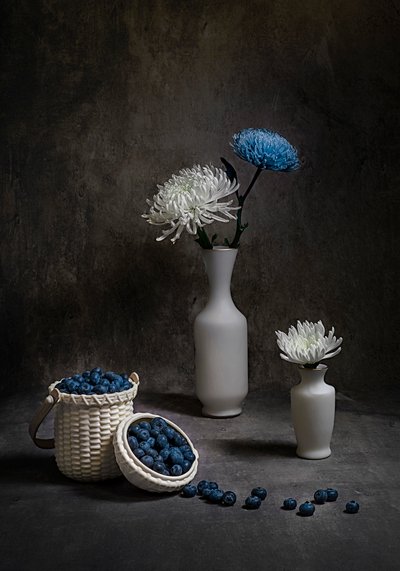 Arándanos y flores blancas de Lydia Jacobs