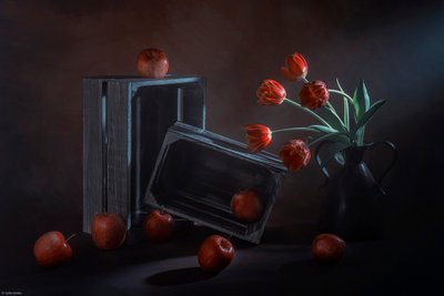 Naturaleza muerta floral, frutal y oscura de Lydia Jacobs