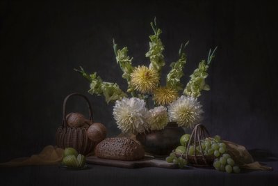Cosecha floral oscura de Lydia Jacobs