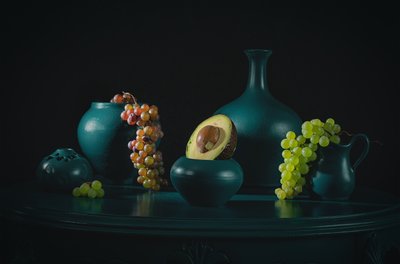 Naturaleza muerta en verde azulado oscuro de Lydia Jacobs