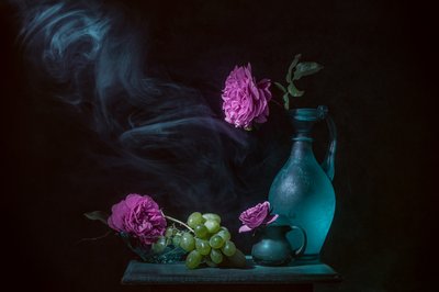 Naturaleza muerta con rosa etérea de Lydia Jacobs