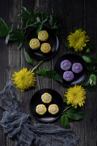 Naturaleza muerta con pasteles de luna festivos de Lydia Jacobs