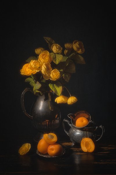 Rosas doradas y albaricoques de Lydia Jacobs