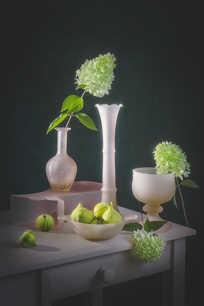 Higos verdes y jarrones rosas de Lydia Jacobs