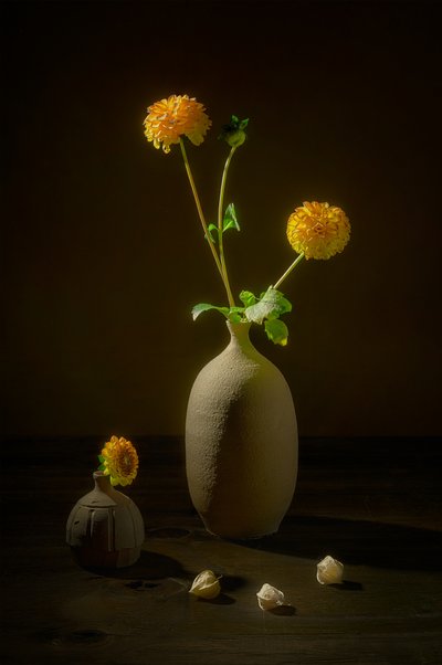 Naturaleza muerta floral evocadora de Lydia Jacobs