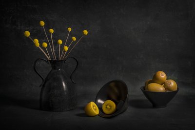 Kiwi dorado y flores de Moody de Lydia Jacobs