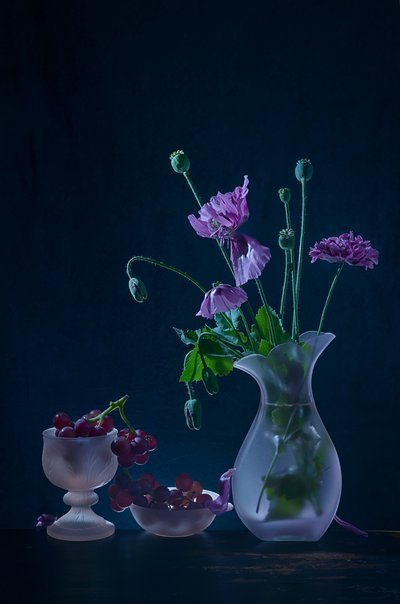 Amapolas melancólicas y fruta de Lydia Jacobs