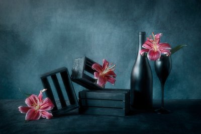 «Moody Wine and Lilies» de Lydia Jacobs