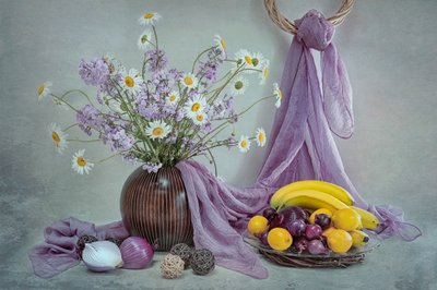Naturaleza muerta floral morada de Lydia Jacobs