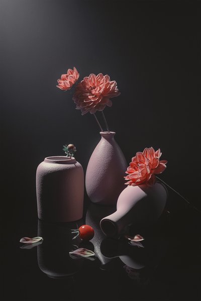 Naturaleza muerta floral en tonos rosa suaves de Lydia Jacobs