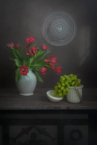 Tulipanes rojos, uvas verdes de Lydia Jacobs
