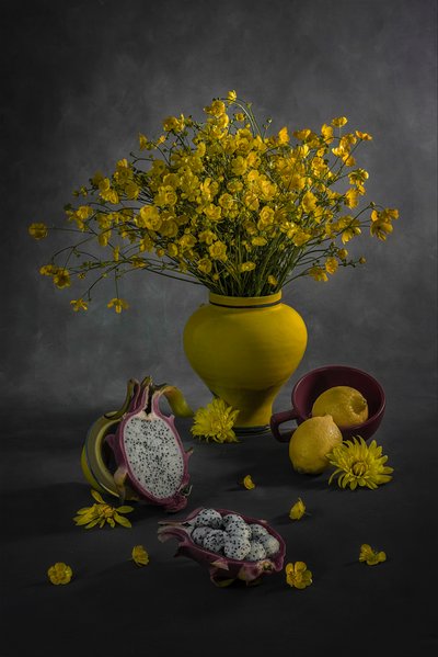 Flores amarillas y frutas de Lydia Jacobs