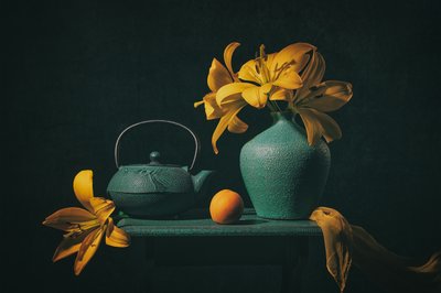 Naturaleza muerta con lirios amarillos de Lydia Jacobs