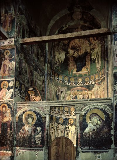 Iconostasio y ábside, frescos pintados en 1313 de Macedonian School