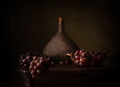 Naturaleza muerta con uvas negras de Margareth Perfoncio