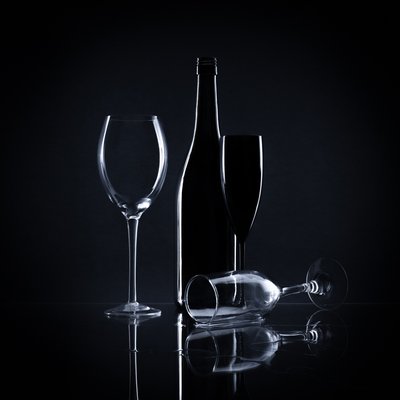 Elegante bodegón con vino de Margareth Perfoncio