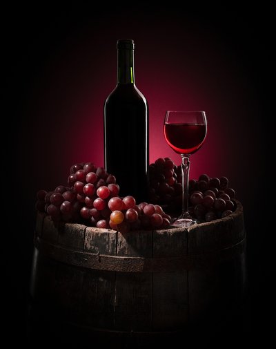 Elegante bodegón con vino de Margareth Perfoncio