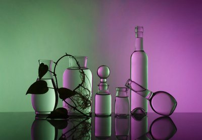 Botánica en cristal verde y morado de Margareth Perfoncio