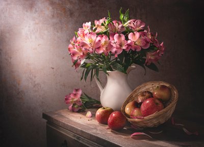 Flores rosas y manzanas de Margareth Perfoncio
