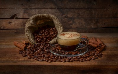 Naturaleza muerta rústica con café de Margareth Perfoncio
