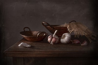 Naturaleza muerta rústica con ajos de Margareth Perfoncio