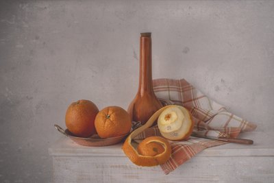 Naturaleza muerta rústica en tonos naranjas de Margareth Perfoncio