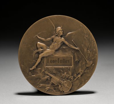 Medal Presented to Loïe Fuller by the French Government: Allegory of Music (reverse) de Marie Alexandre Lucien Coudray