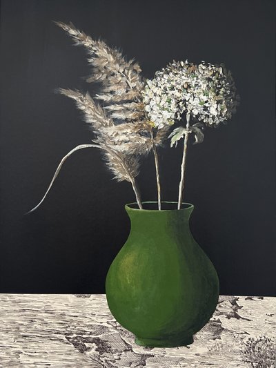 Jarrón verde con hortensias de la pampa de Marina Kozyr