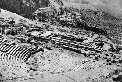 Teatro y Templo de Apolo, Delfos, Grecia, 1937 de Martin Hurlimann
